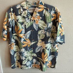 *NWT* Tommy Bahama Tropical Floral Button Down Shirt- Size Medium